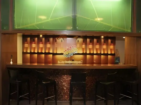 The Maple Leaf Hotel 10